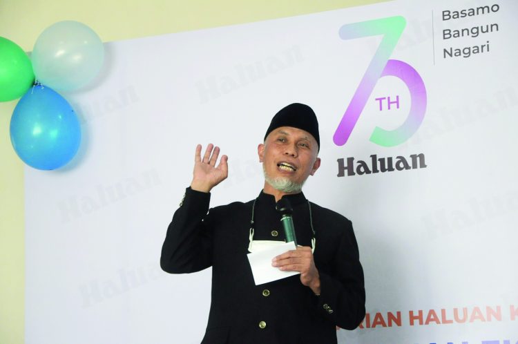 Gubernur Sumbar Mahyeldi Ansharullah, saat berkunjung ke Kantor Harian Haluan, Jumat 1 Oktober 2021 lalu. MUHAMMAD FAUZI