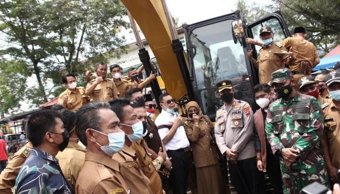 Warga Kabupaten Solok Antusias Sambut Realisasi Program Satu Ekskavator Satu Kecamatan