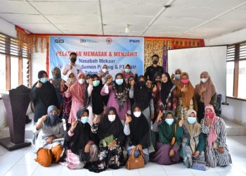 PT Semen Padang-PNM Latih Ratusan Perempuan Agar Lebih Mandiri