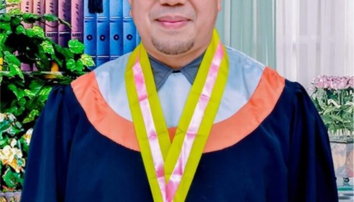 Sekda Sijunjung Zefnihan Rengkuh Gelar Doktor Bidang Ekonomi