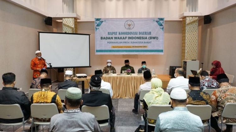 Suasana pagelaran Rakorda BWI Perwakilan Sumbar, Sabtu, (25/12) di aula BSI Imam Bonjol, Padang. Dalam kesempatan itu, Gubernur Sumbar Mahyeldi berharap agar kompetensi pengelola zakat terus dipacu. IST/BIRO ADPIM