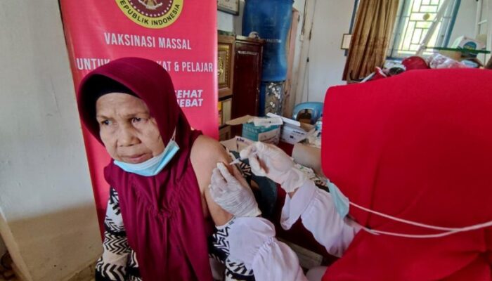 Vaksinasi Hampir 70 Persen, Sumbar Terus Bersiasat Wujudkan Kekebalan Komunal