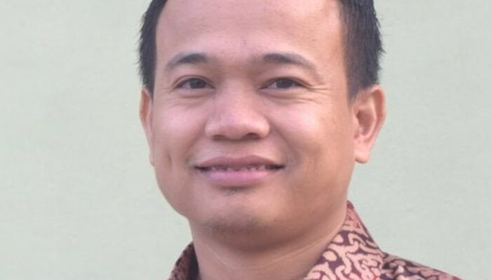 Telisik Pola Pembangunan Desa Wisata, Dosen Upgrisba Firdaus Raih Titel Doktor dari UI