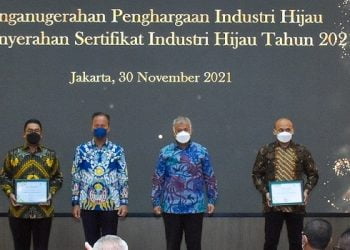 Atas Penerapan Prinsip Industri Hijau, PT Semen Padang Diganjar Sertifikat Industri Hijau oleh Kemenperin