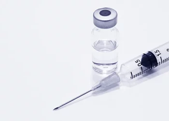 Tunggu Arahan Pusat, Dinkes Sumbar Masih Prioritaskan Vaksin Booster bagi Nakes