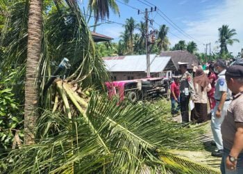 Bus Pariwisata Rombongan Mahasiswa UNP Terguling di Agam