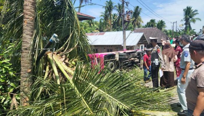 Tiga Penumpang Rombongan Mahasiswa UNP Dirujuk ke RSUD Lubuk Basung
