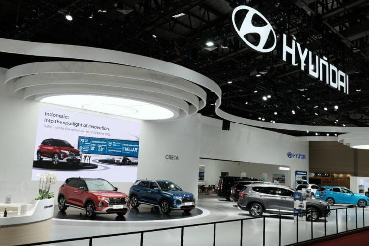 Produk unggulan Hyundai dipamerkan di booth Hyundai Jakarta Auto Week 2022. HUMAS