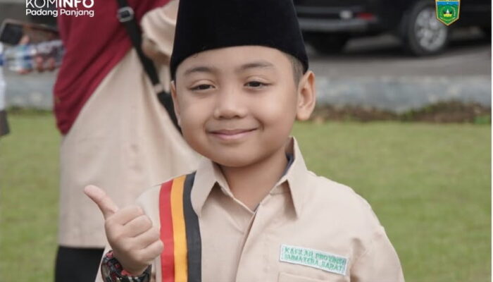 Usia Tiga Tahun Kumandangkan Adzan, “Syaikh” Cilik Ini Harumkan Nama Padang Panjang