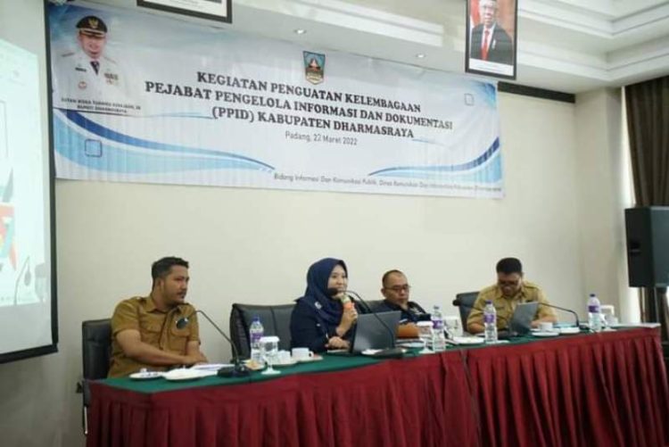Suasana acara sosialisasi penguatan kelembagaan PPID di Hotel Daima Padang, Selasa (22/3/2022). BADRI