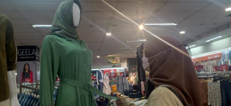 Fashion pilihan di Suzuya Rocky Plaza Padang.