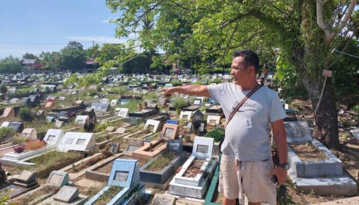 Juru Makam TPU Tunggul Hitam,  Edi Mayik,  24 Jam Siap Mengurus Mayat