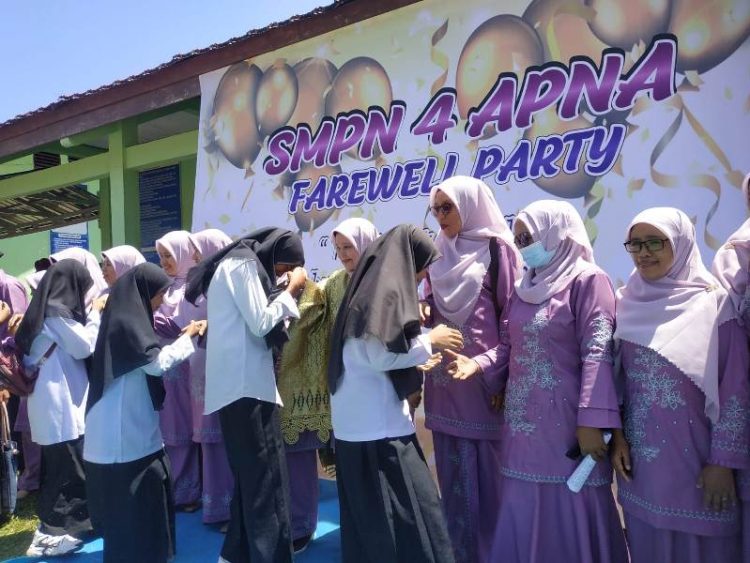 Suasana acara perpisahan siswa kelas 9 SMPN 4 Ampek Nagari, Kabupaten Agam, Sumbar, Kamis (24/3). PERI