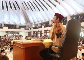 Puluhan Ribu Jamaah Hadiri Tausiyah UAS di Masjid Raya Sumbar