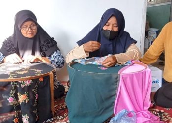 Kube Bungo Tanjung Produksi Songket Bermotif Unik