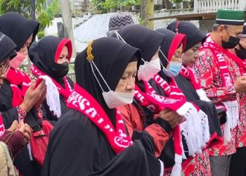 12 Jemaah Umrah dari AET PT PWN Diberangkatkan ke Makkah