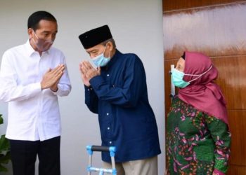 Presiden Jokowi berkunjung le rumah Buya Syafii Maarif yang dikabarkan sakit beberapa waktu lalu.