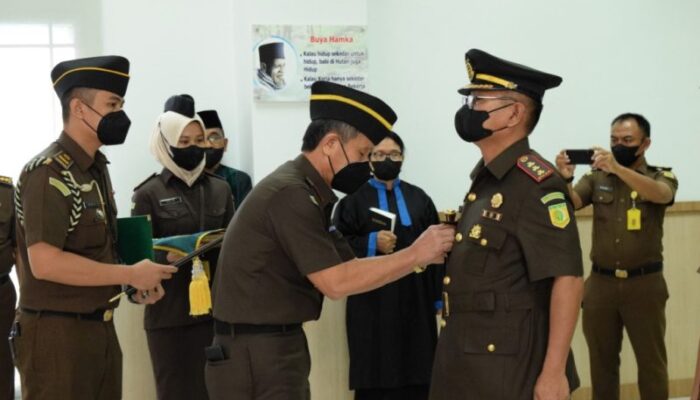 Kajati Sumbar Lantik Tiga Kajari dan Koordinator