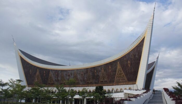 Potensi Kearifan Lokal dalam Pengembangan Wisata Halal di Sumbar Cukup Besar