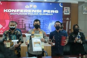 Polda Sumbar Amankan Ratusan Miras di Bukittinggi