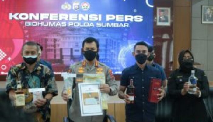 Polda Sumbar Amankan Ratusan Miras di Bukittinggi