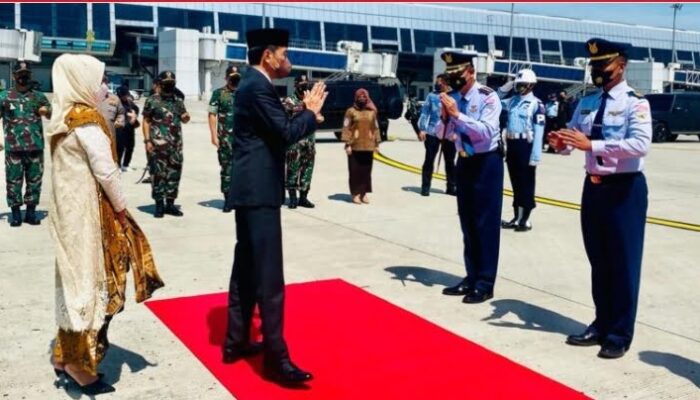 Saksikan MotoGP Mandalika, Presiden Jokowi Juga Naik Podium Serahkan Tropi Pemenang