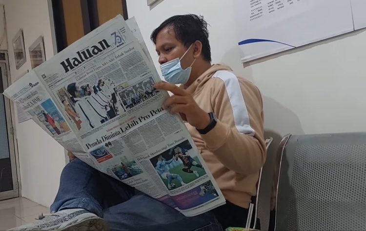 ILUSTRASI, Pembaca setia koran Haluan.