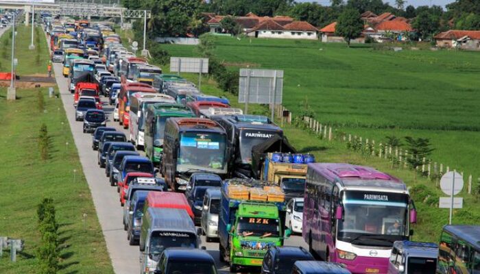 Siap-Siap! Besok Diprediksi Puncak Arus Mudik, Waspadai Lokasi Rawan Macet dan Bencana