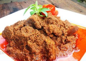 MENU BERBUKA: Lezatnya Kalio Dagiang ‘Duet’ dengan Kerupuak Jariang Balado