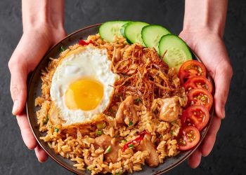 MENU SAHUR: NasGor Kampuang dan Talua Barendo, Penggugah Selera saat Sahur