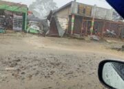 Pasar Pabukoan Sikabau Diacak-acak Puting Beliung