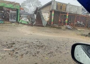 Pasar Pabukoan Sikabau Diacak-acak Puting Beliung