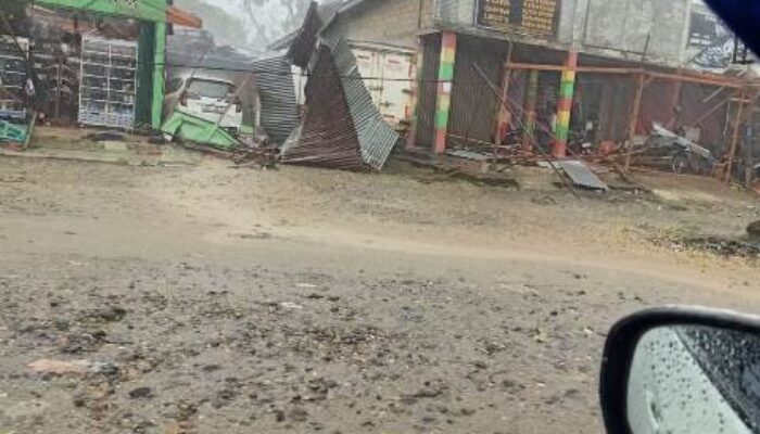 Pasar Pabukoan Sikabau Diacak-acak Puting Beliung