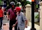 Pak Ogah Tantang Satpol PP Padang  dengan Senjata Tajam