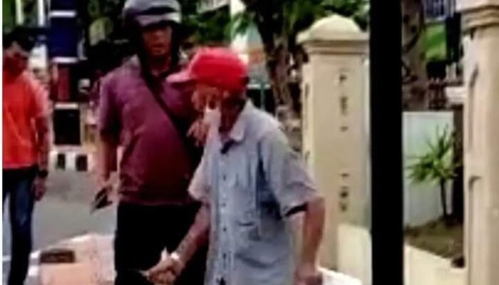 Pak Ogah Tantang Satpol PP Padang  dengan Senjata Tajam