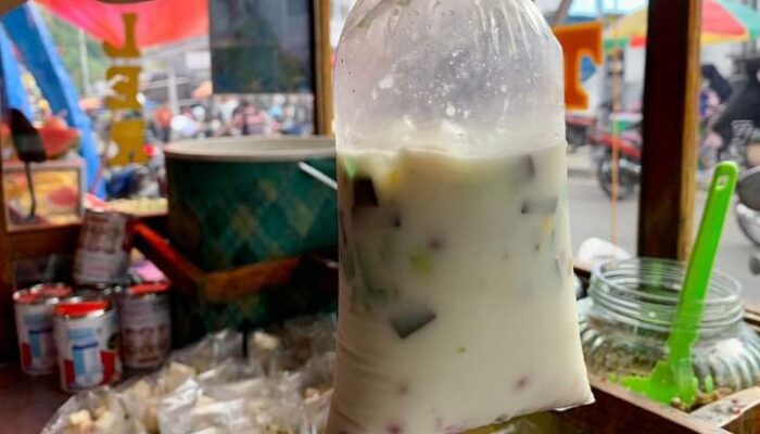 SERBA SERBI: Es Teler Mas Dana, Segarnya Khas Alpukat Cincau