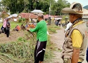Sambut Perantau Mudik, Warga Kubu Gadang Goro Bersihkan Lingkungan