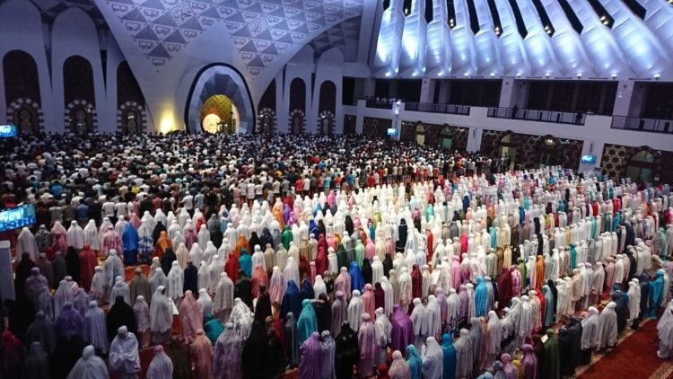 ILUSTRASI, Jemaah Shalat Tarawih di Masjid Raya Sumatera Barat.