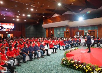 Temui Ratusan Karyawan PLN Berbaju Merah, Ini yang Dijelaskan Erick Tohir!