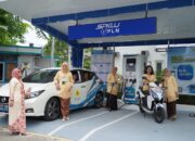 Berpakaian Kebaya di Hari Kartini, Srikandi PLN UIW Sumbar Kampanyekan Electrifying Lifestyle