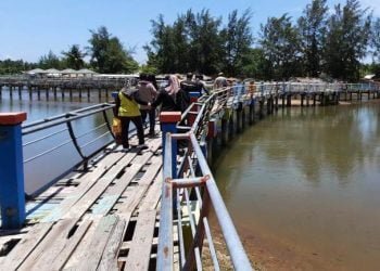 Jembatan Pantai Tiram