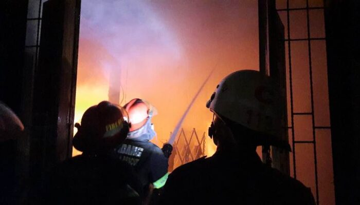 Satu Unit Rumah di Kompleks Perumahan Bungo Mas Ludes Dilalap Si Jago Merah