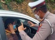 BM Satlantas Polresta Padang Ingatkan Pengendara Pakai Masker