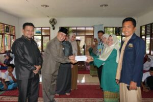 wabup sijunjung serahkan bantuan