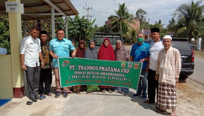 Musala Al Jizad Terima Bantuan Keramik dari PT Transco Pratama