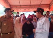 Wagub Sumbar Audy Joinaldy Diserbu Emak-emak di Pengungsian Gempa Pasbar