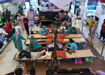 Pelaksanaan donor darah yang digelar PMI Padang kerjasama dengan  SJS Plaza Padang.