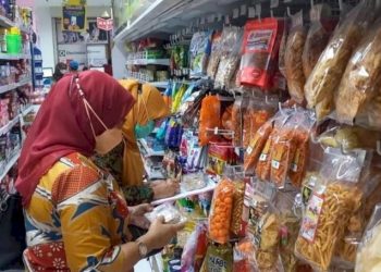 Temukan Makanan Kadaluarsa, Disperindag Padang Peringatkan Pedagang dan Pelaku Usaha Swalayan!