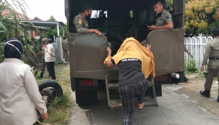 Tiga Wanita Panti Pijat Berkedok Salon Diamankan di Padang