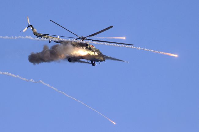 ILUSTRASI, Helikopter di tembak jatuh.